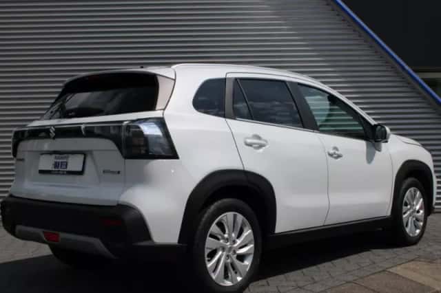 Suzuki S-Cross (2023) thumbnail 3