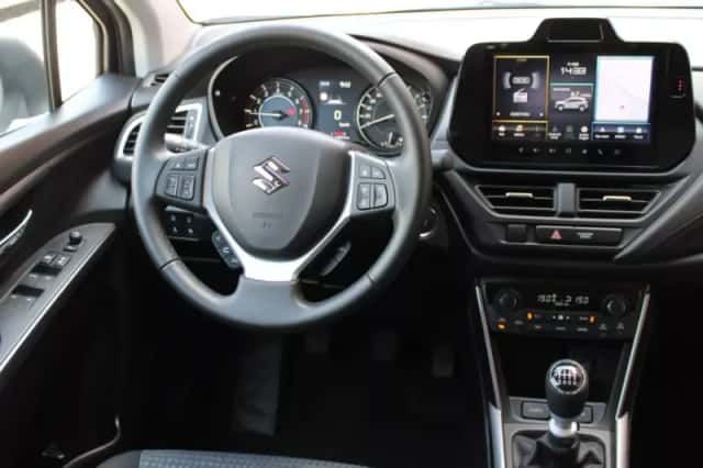 Suzuki S-Cross (2023) thumbnail 4