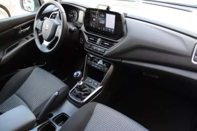 Suzuki S-Cross (2023) thumbnail 6