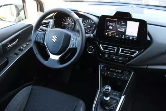 Suzuki S-Cross (2025) thumbnail 2