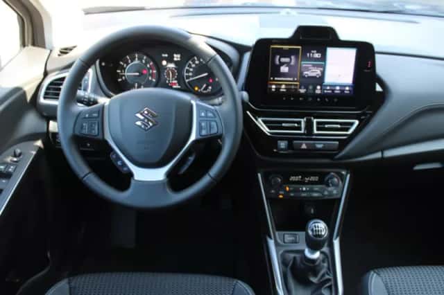 Suzuki S-Cross (2025) thumbnail 4