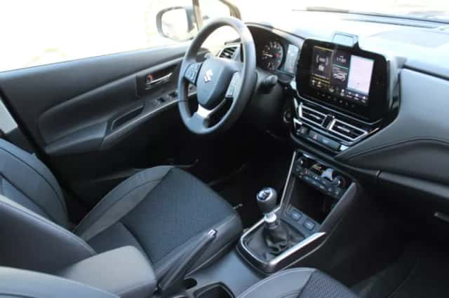 Suzuki S-Cross (2025) thumbnail 6