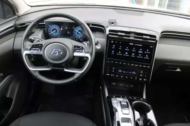 Hyundai Tucson (2023) thumbnail 2