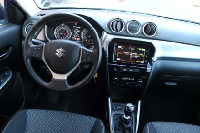 Suzuki Vitara (2023) thumbnail 2