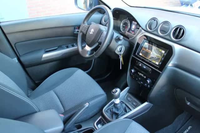 Suzuki Vitara (2023) thumbnail 4