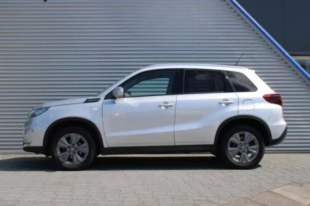 Suzuki Vitara (2023) thumbnail 5