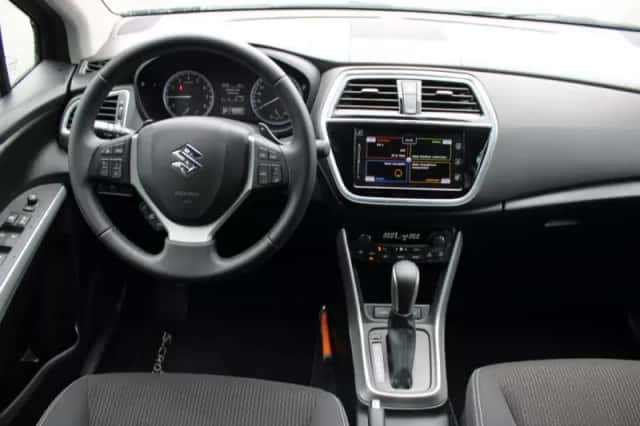 Suzuki S-Cross (2017) thumbnail 2