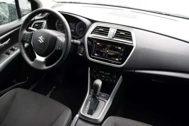 Suzuki S-Cross (2017) thumbnail 6