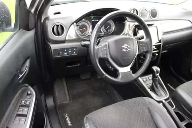 Suzuki Vitara (2022) thumbnail 2