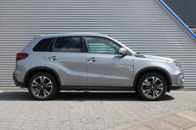 Suzuki Vitara (2022) thumbnail 5
