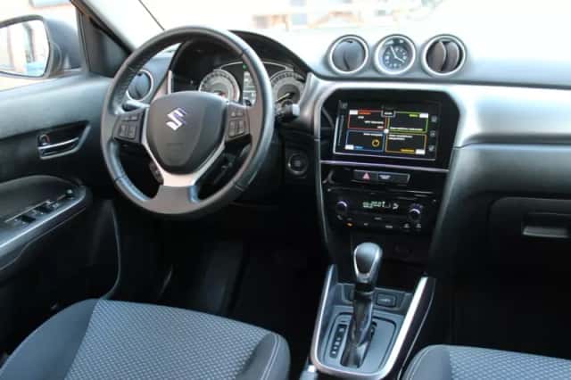 Suzuki Vitara (2022) thumbnail 2