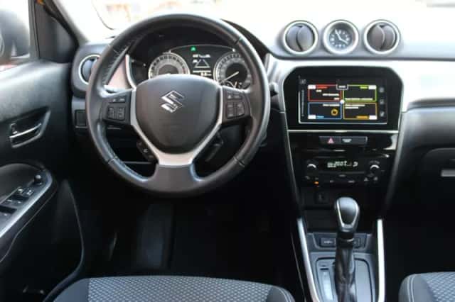 Suzuki Vitara (2022) thumbnail 4