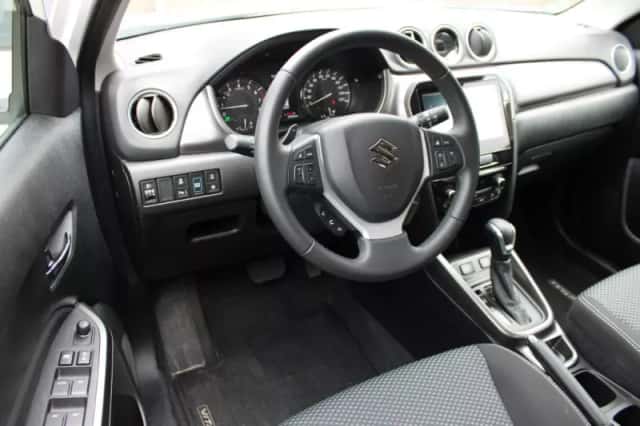 Suzuki Vitara (2025) thumbnail 6