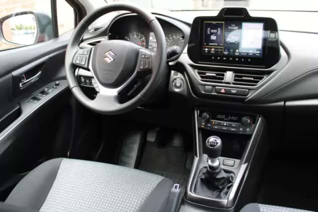 Suzuki S-Cross (2025) thumbnail 2