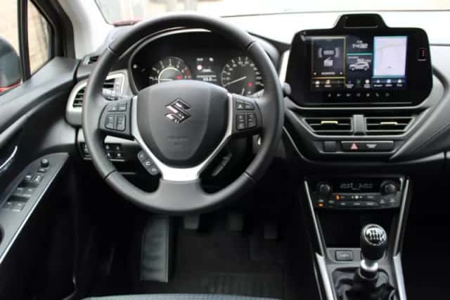 Suzuki S-Cross (2025) thumbnail 4
