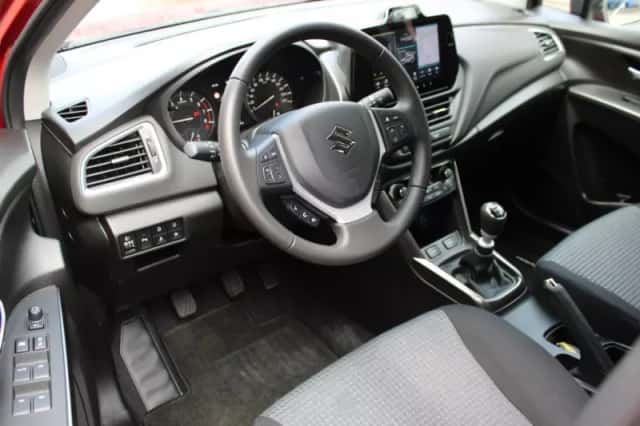 Suzuki S-Cross (2025) thumbnail 6