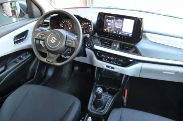Suzuki Swift (2024) thumbnail 4