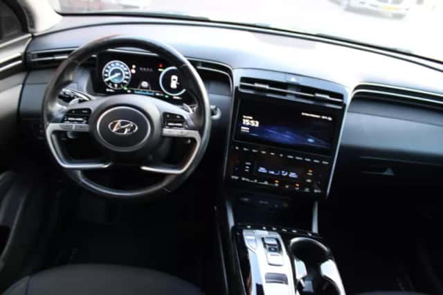 Hyundai Tucson (2023) thumbnail 2