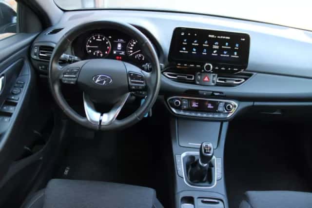 Hyundai i30 (2023) thumbnail 2