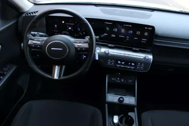 Hyundai Kona (2024) thumbnail 2