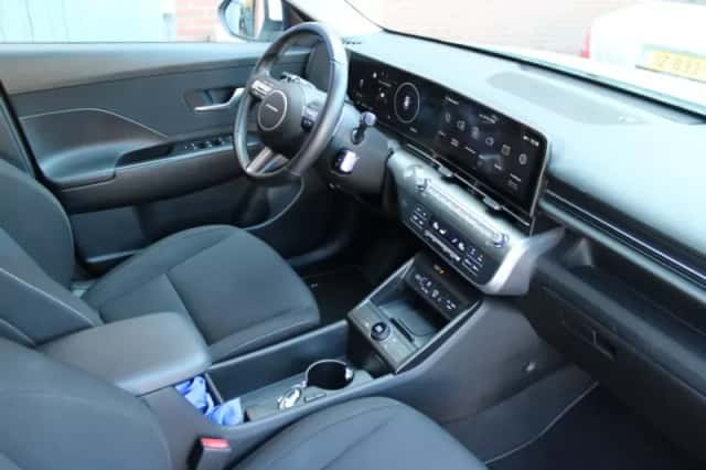 Hyundai Kona (2024) thumbnail 4