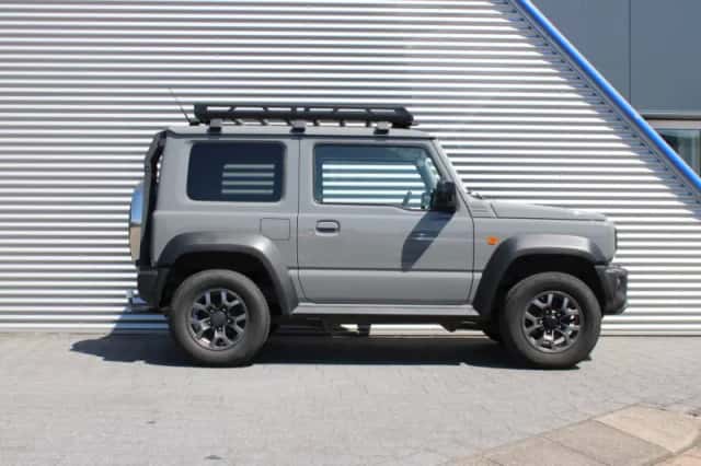 Suzuki Jimny (2019) thumbnail 4