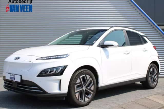 Hyundai Kona (2023) thumbnail 1