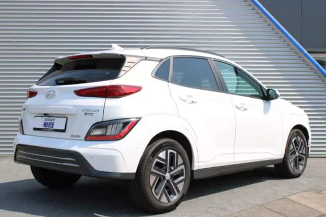 Hyundai Kona (2023) thumbnail 2