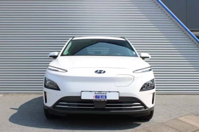 Hyundai Kona (2023) thumbnail 5