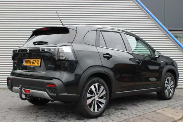 Suzuki S-Cross (2025) thumbnail 2