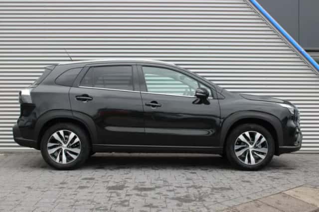 Suzuki S-Cross (2025) thumbnail 4