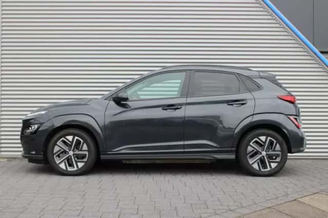 Hyundai Kona (2023) thumbnail 2