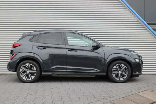 Hyundai Kona (2023) thumbnail 3