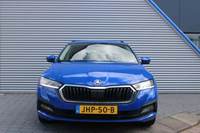 Škoda Octavia (2023) thumbnail 5
