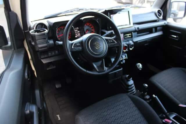 Suzuki Jimny (2019) thumbnail 2