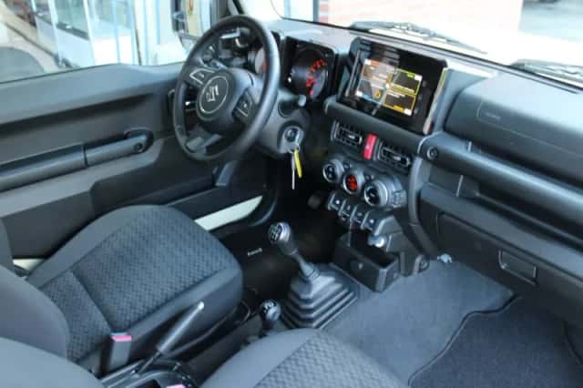 Suzuki Jimny (2019) thumbnail 4