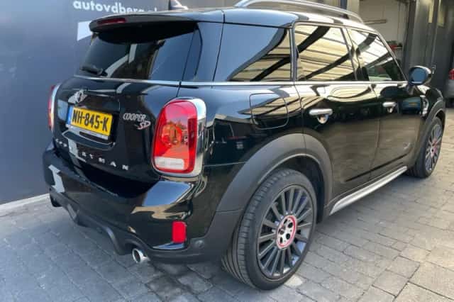 MINI Countryman (2017) thumbnail 3