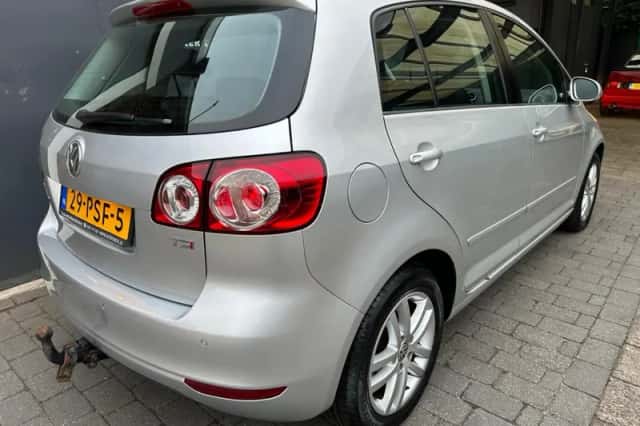 Volkswagen Golf (2011) thumbnail 2