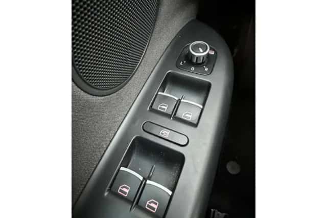Volkswagen Golf (2011) thumbnail 11