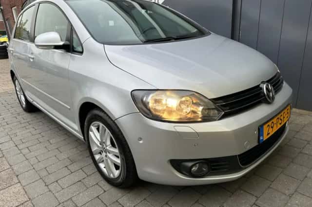 Volkswagen Golf (2011) thumbnail 3