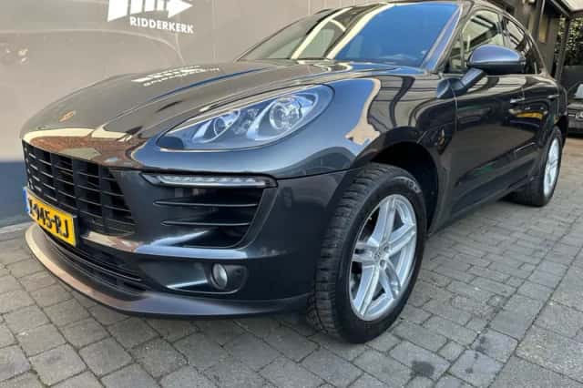 Porsche Macan (2018) thumbnail 3