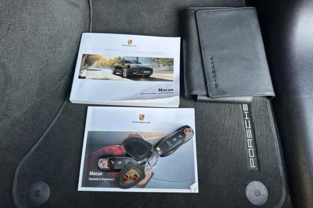 Porsche Macan (2018) thumbnail 22