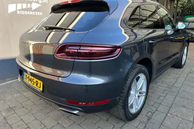 Porsche Macan (2018) thumbnail 4