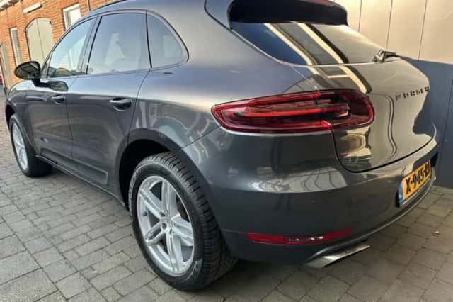 Porsche Macan (2018) thumbnail 6