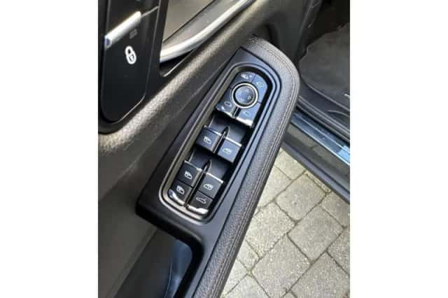 Porsche Macan (2018) thumbnail 9