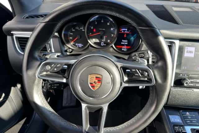 Porsche Macan (2018) thumbnail 10