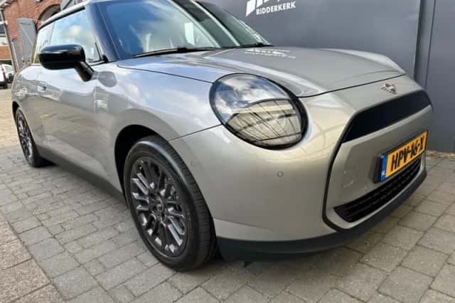 MINI Cooper (2025) thumbnail 3