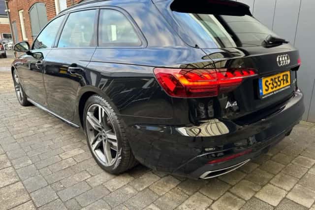 Audi A4 (2023) thumbnail 2