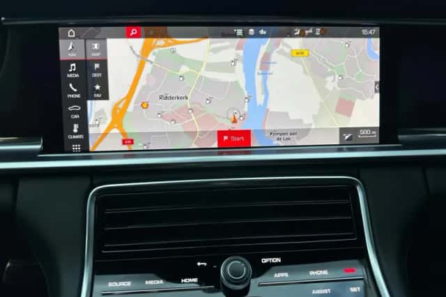 Porsche Panamera (2021) thumbnail 12