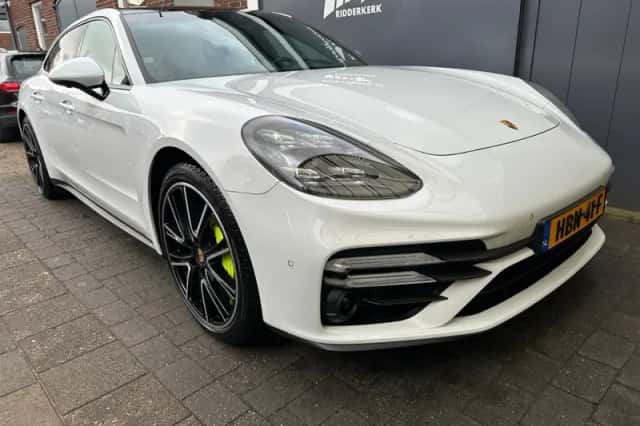 Porsche Panamera (2021) thumbnail 3